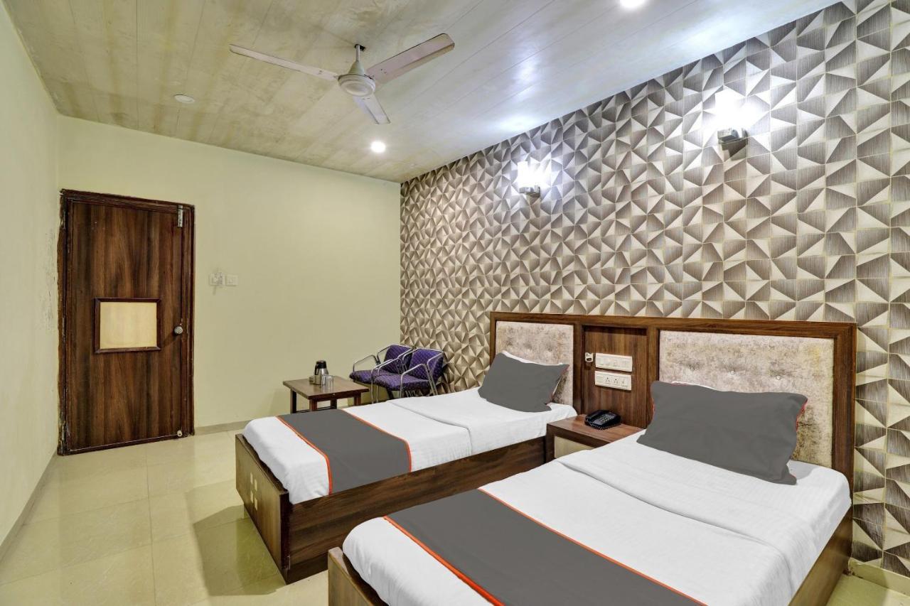 Collection O 82926 Hotel Royal Plaza Ahmedabad Eksteriør bilde