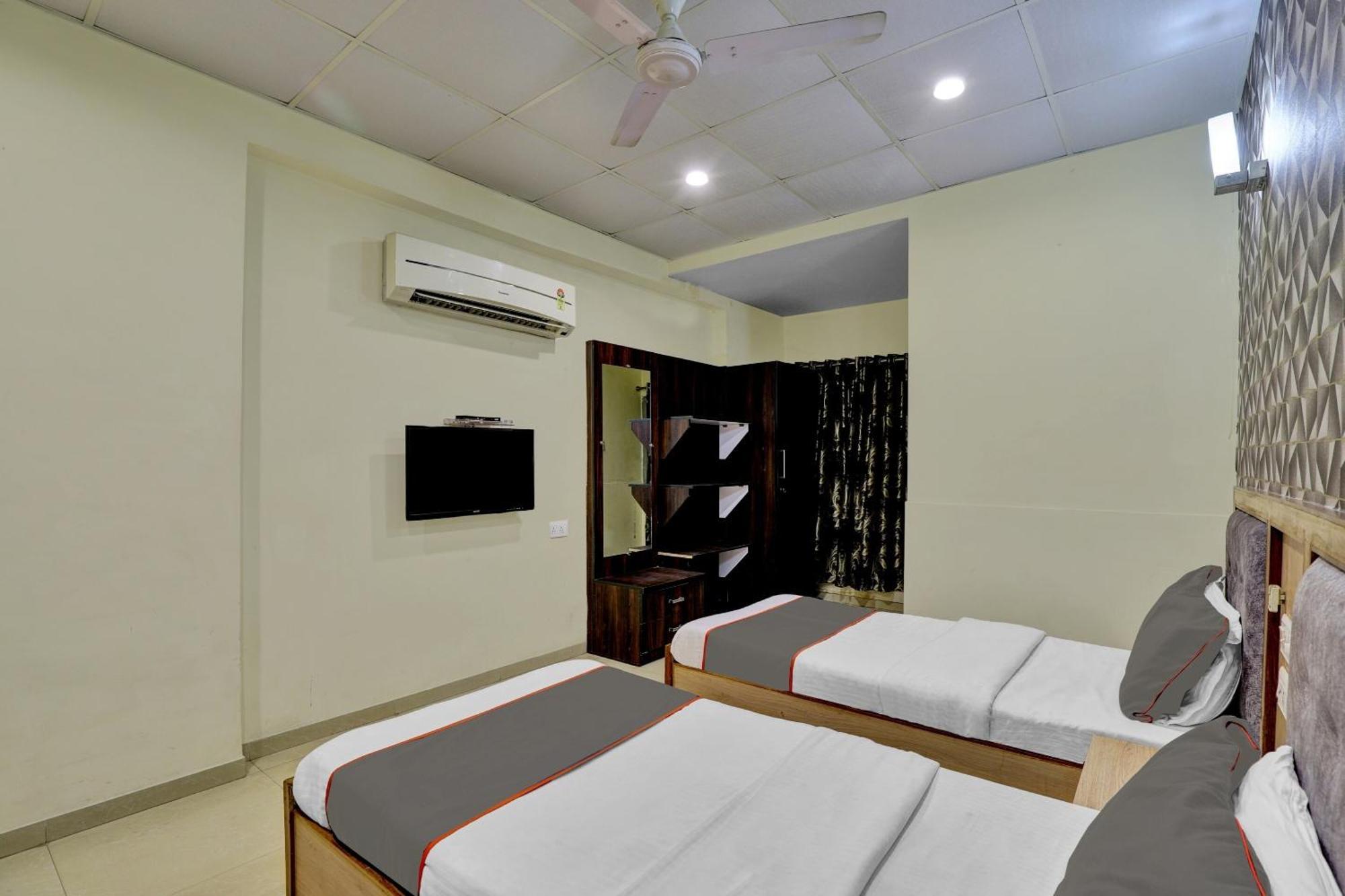 Collection O 82926 Hotel Royal Plaza Ahmedabad Eksteriør bilde