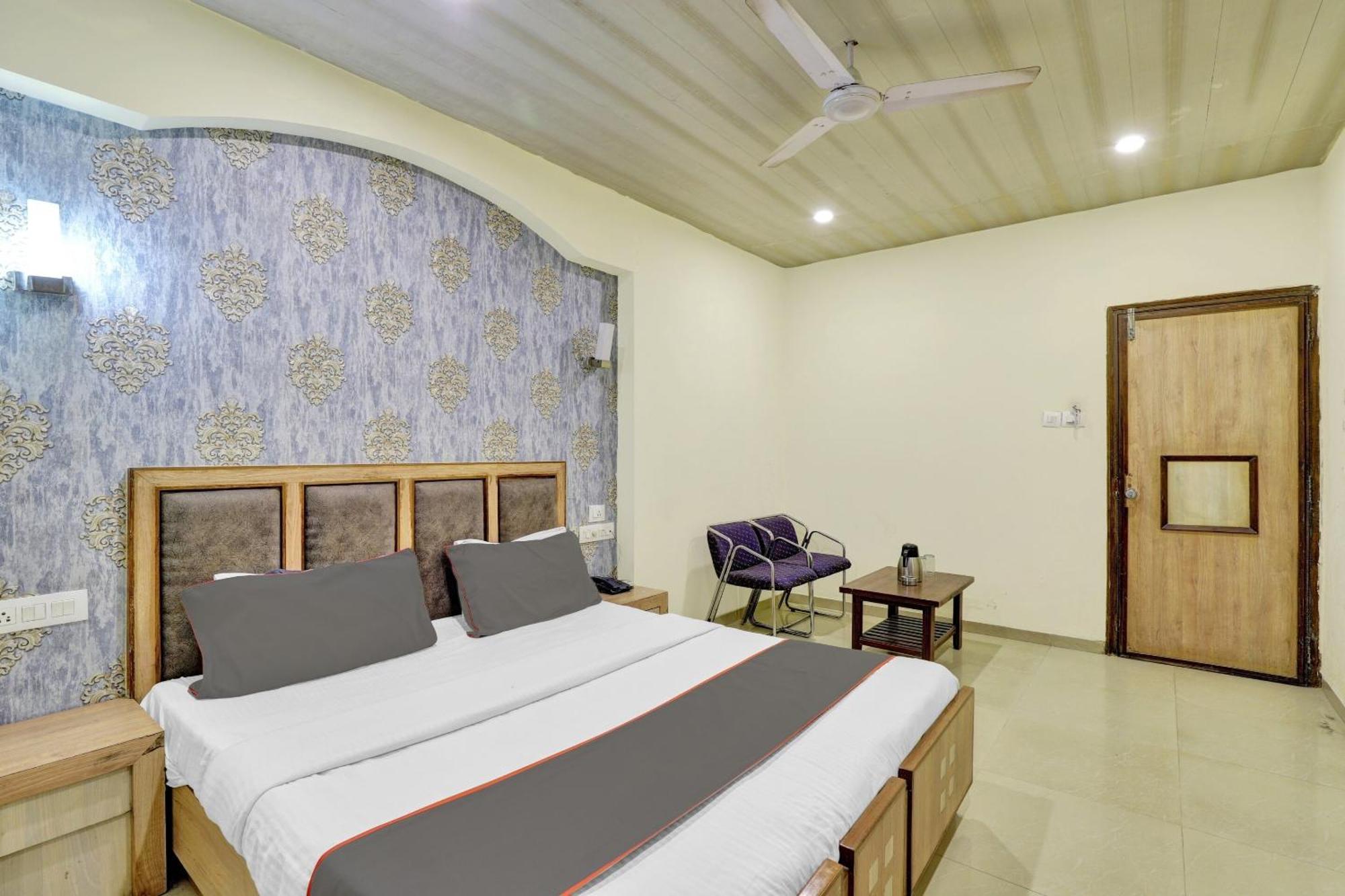 Collection O 82926 Hotel Royal Plaza Ahmedabad Eksteriør bilde