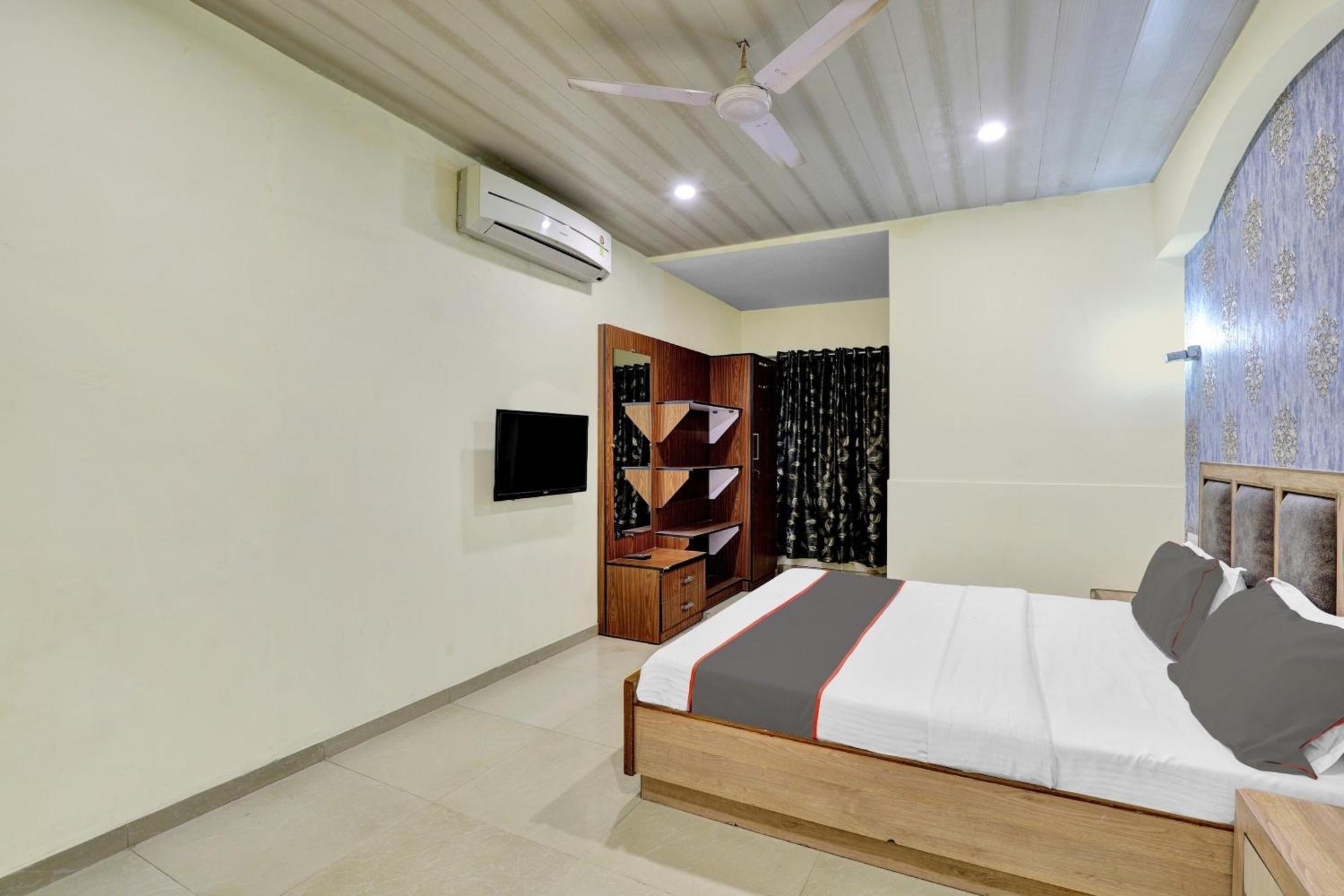 Collection O 82926 Hotel Royal Plaza Ahmedabad Eksteriør bilde