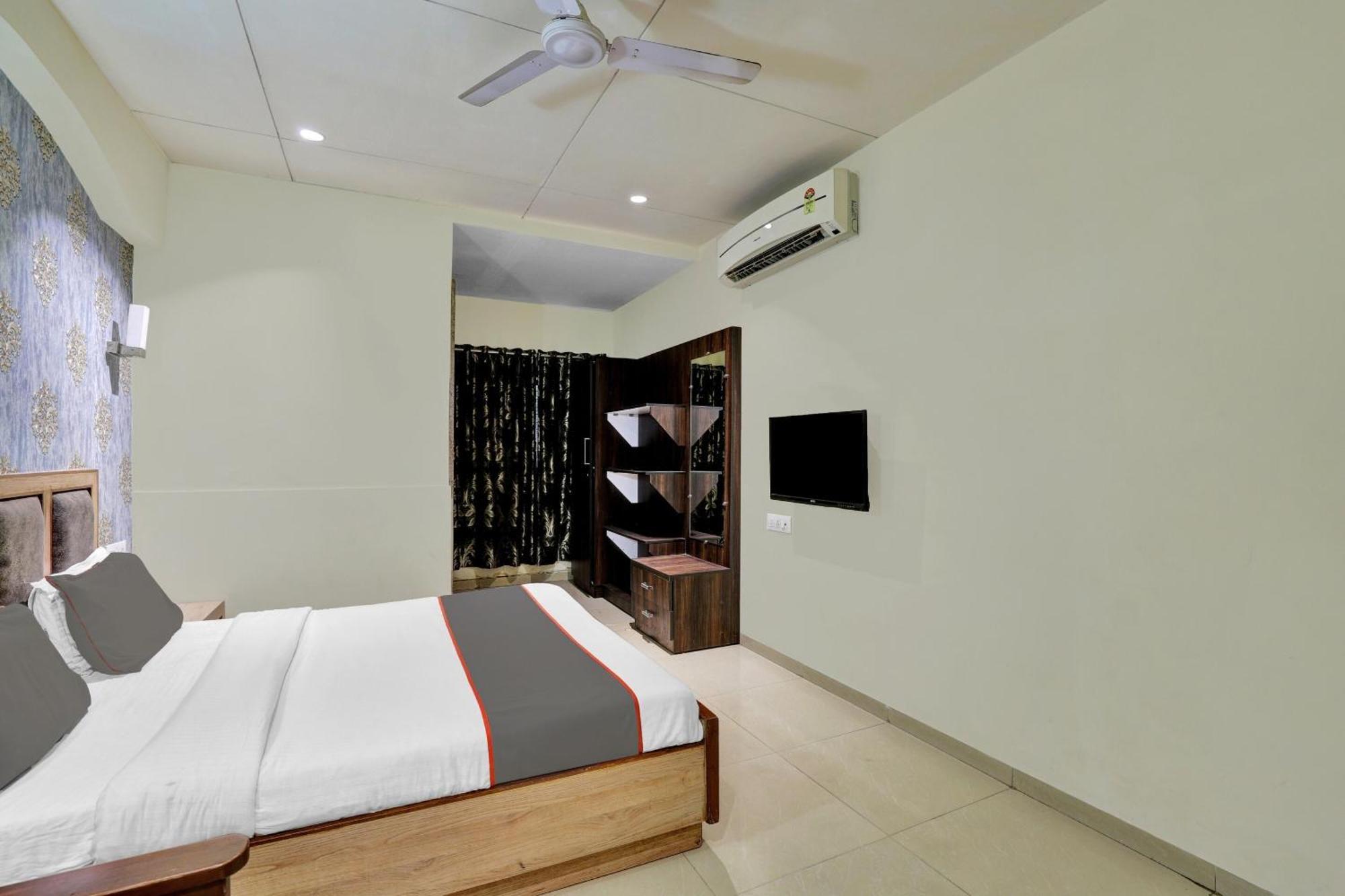 Collection O 82926 Hotel Royal Plaza Ahmedabad Eksteriør bilde